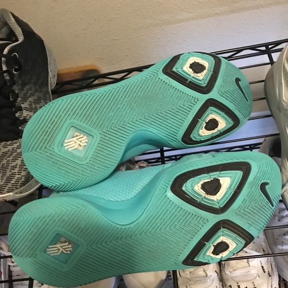 Nike kyrie 3 Tiffany - Picture 4 of 5